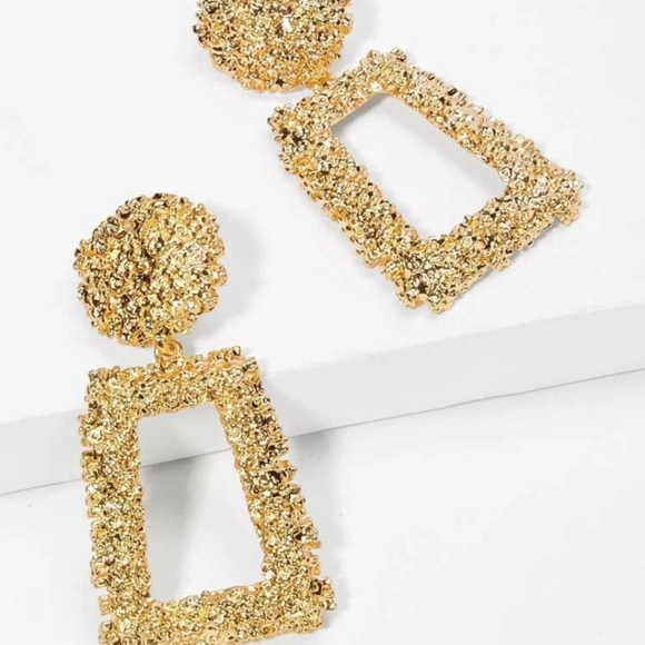Open rectangle gold statement drop earrings - Picture 3 of 3